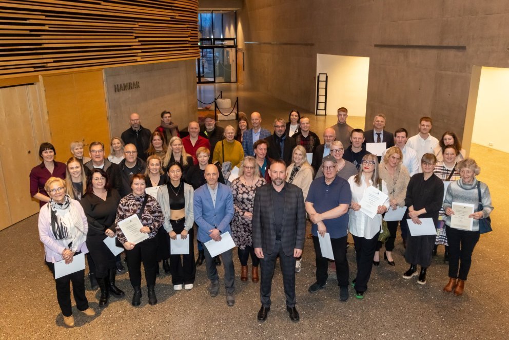 Styrkþegar eða fulltrúar þeirra að lokinni úthlutun ásamt Eyþóri Björnssyni forstjóra Norðurorku. (M&hellip;